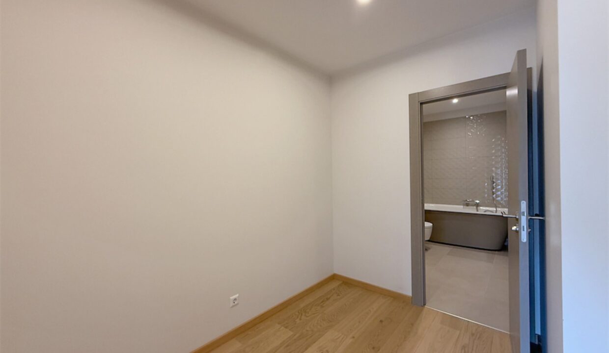 233a4baf4_12